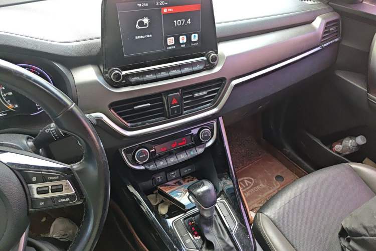 Used Kia Sportage R 2018 2.0L Automatic Smart Luxury Version China V Standard Audio And AC Panel
