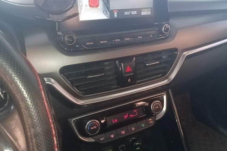 Used Kia Sportage R 2018 2.0L Automatic Smart Luxury Version China V Standard Audio And AC Panel