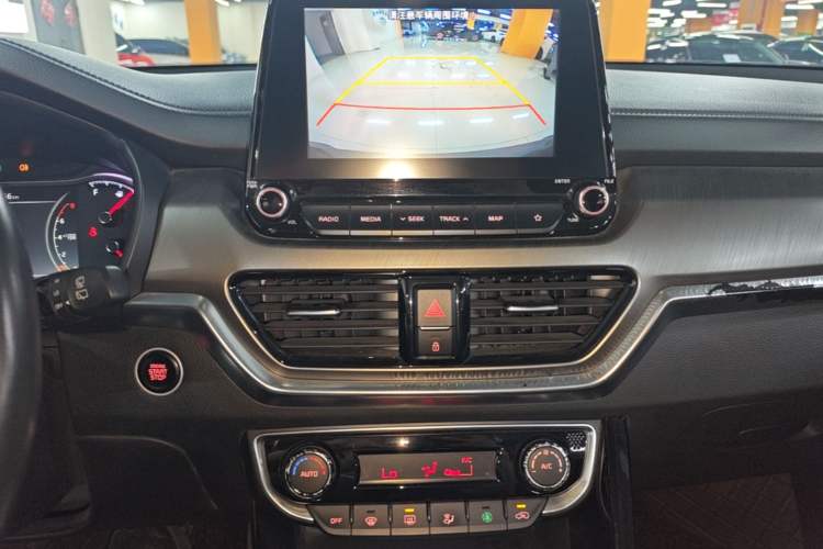 Used Kia Sportage R 2018 2.0L Automatic Smart Luxury Version China V Standard Audio And AC Panel