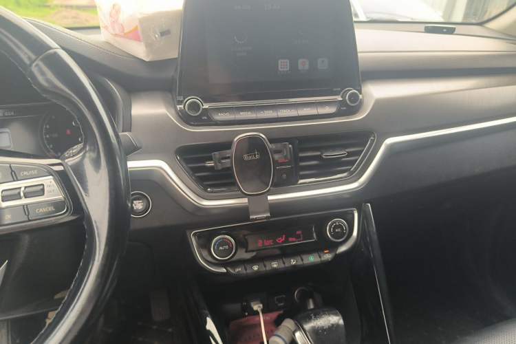 Used Kia Sportage R 2018 2.0L Automatic Smart Luxury Version China V Standard Audio And AC Panel