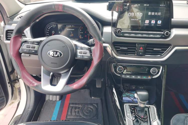 Used Kia Sportage R 2018 2.0L Automatic Smart Luxury Version China V Standard Audio And AC Panel