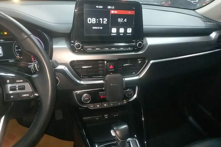 Used Kia Sportage R 2018 2.0L Automatic Smart Luxury Version China V Standard Audio And AC Panel