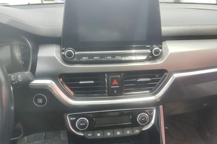 Used Kia Sportage R 2018 2.0L Automatic Smart Luxury Version China V Standard Audio And AC Panel