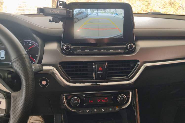 Used Kia Sportage R 2018 2.0L Automatic Smart Luxury Version China V Standard Audio And AC Panel