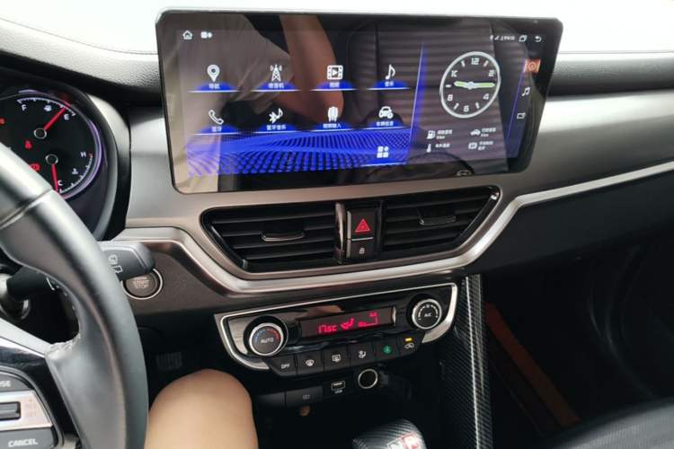 Used Kia Sportage R 2018 2.0L Automatic Smart Luxury Version China V Standard Audio And AC Panel
