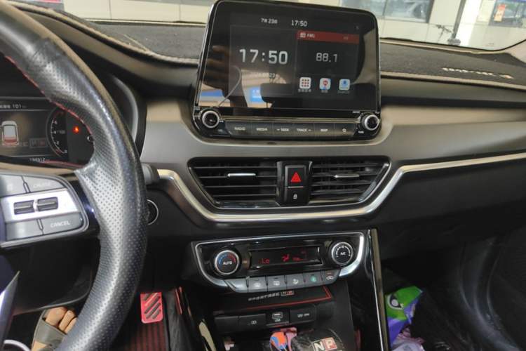 Used Kia Sportage R 2018 2.0L Automatic Smart Luxury Version China V Standard Audio And AC Panel