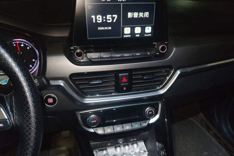 Used Kia Sportage R 2018 2.0L Automatic Smart Luxury Version China V Standard Audio And AC Panel