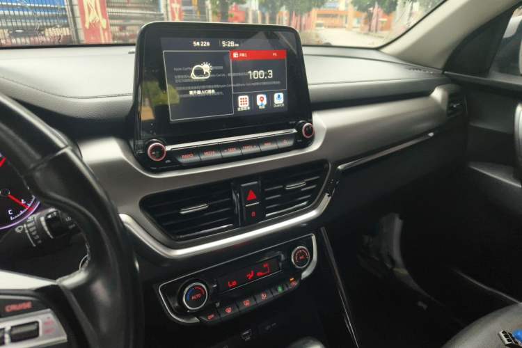 Used Kia Sportage R 2018 2.0L Automatic Smart Luxury Version China V Standard Audio And AC Panel