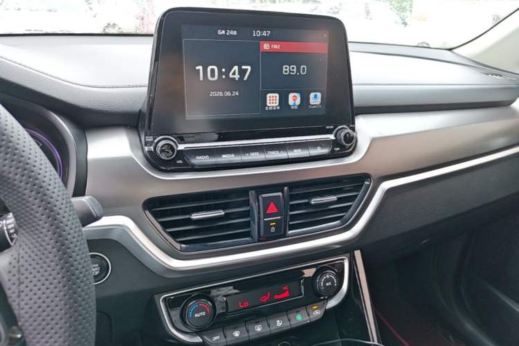 Used Kia Sportage R 2018 2.0L Automatic Smart Luxury Version China V Standard Audio And AC Panel