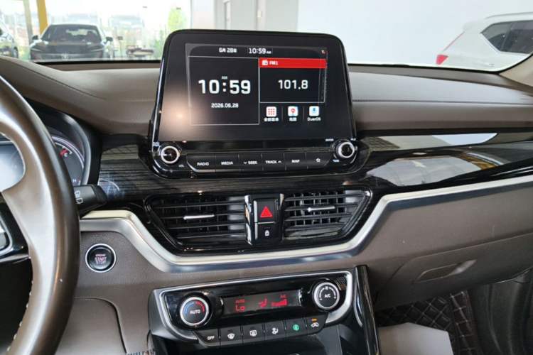 Used Kia Sportage R 2018 2.0L Automatic Smart Luxury Version China V Standard Audio And AC Panel