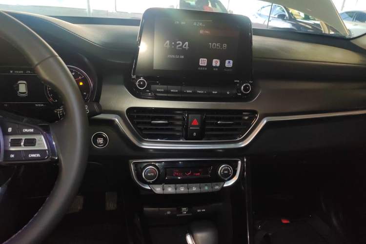 Used Kia Sportage R 2018 2.0L Automatic Smart Luxury Version China V Standard Audio And AC Panel