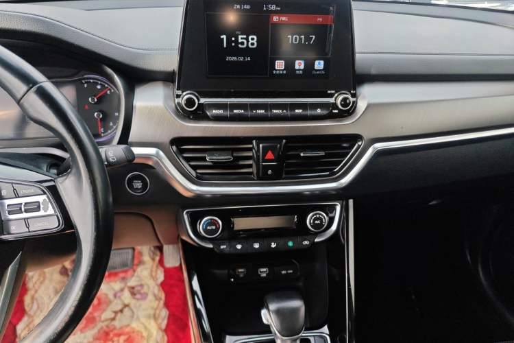 Used Kia Sportage R 2018 2.0L Automatic Smart Luxury Version China V Standard Audio And AC Panel