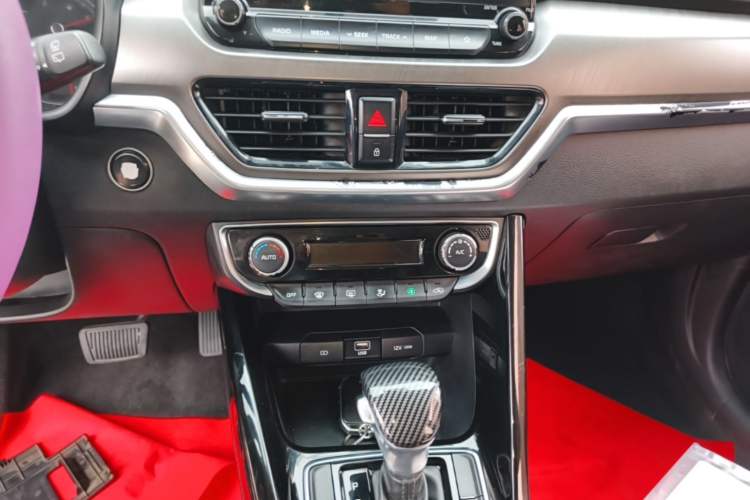 Used Kia Sportage R 2018 2.0L Automatic Smart Luxury Version China V Standard Audio And AC Panel