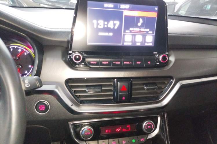 Used Kia Sportage R 2018 2.0L Automatic Smart Luxury Version China V Standard Audio And AC Panel
