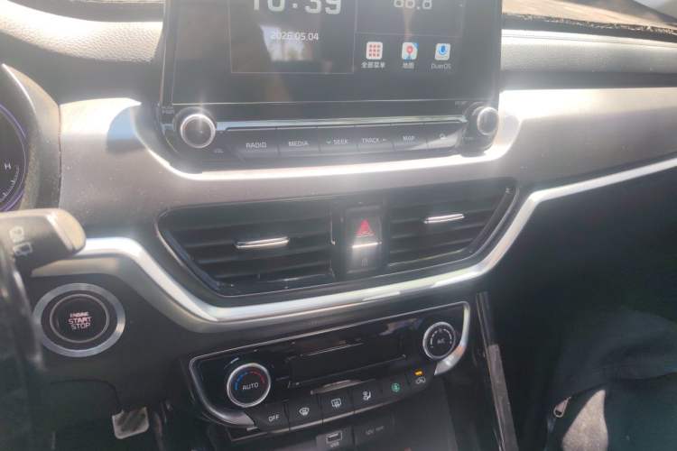 Used Kia Sportage R 2018 2.0L Automatic Smart Luxury Version China V Standard Audio And AC Panel