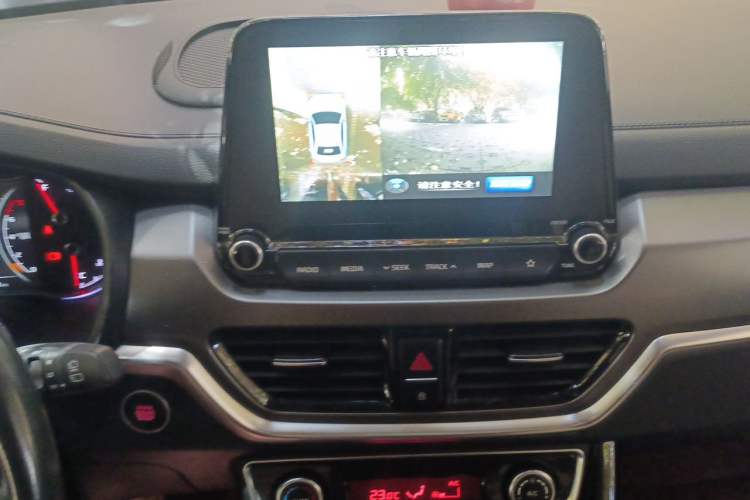 Used Kia Sportage R 2018 2.0L Automatic Smart Luxury Version China V Standard Audio And AC Panel