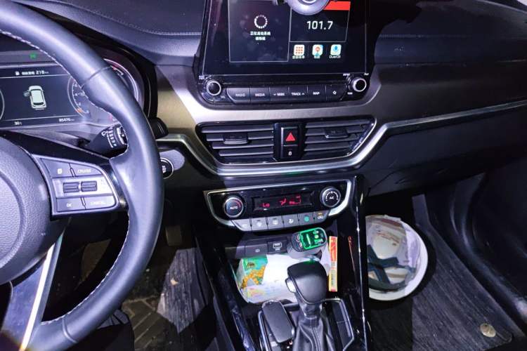 Used Kia Sportage R 2018 2.0L Automatic Smart Luxury Version China V Standard Audio And AC Panel