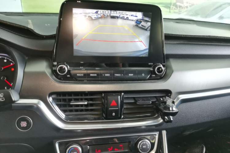 Used Kia Sportage R 2018 2.0L Automatic Smart Luxury Version China V Standard Audio And AC Panel