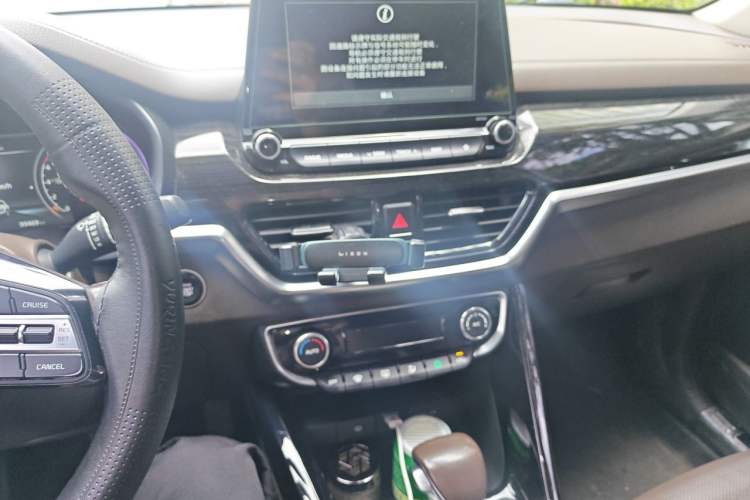 Used Kia Sportage R 2018 2.0L Automatic Smart Luxury Version China V Standard Audio And AC Panel