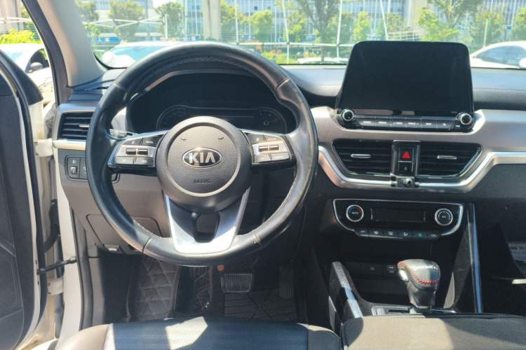 Used Kia Sportage R 2018 2.0L Automatic Smart Luxury Version China V Standard Center Console