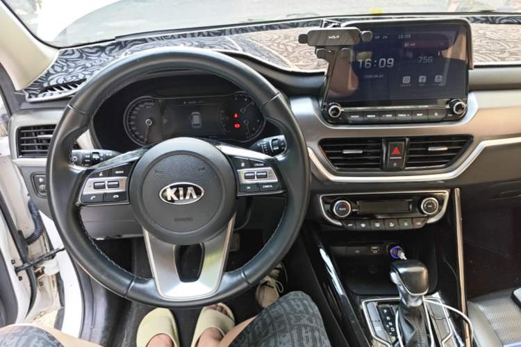Used Kia Sportage R 2018 2.0L Automatic Smart Luxury Version China V Standard Center Console