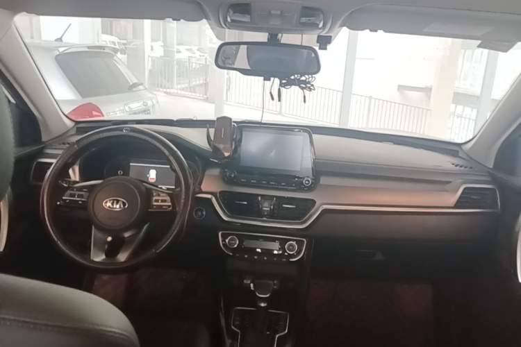 Used Kia Sportage R 2018 2.0L Automatic Smart Luxury Version China V Standard Center Console