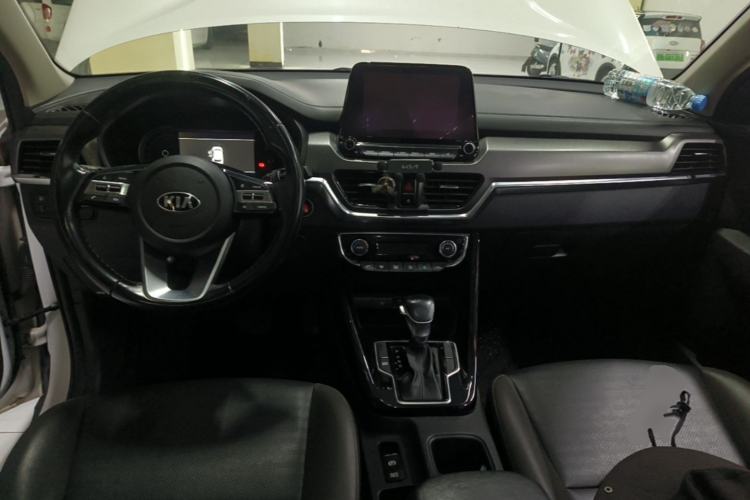 Used Kia Sportage R 2018 2.0L Automatic Smart Luxury Version China V Standard Center Console