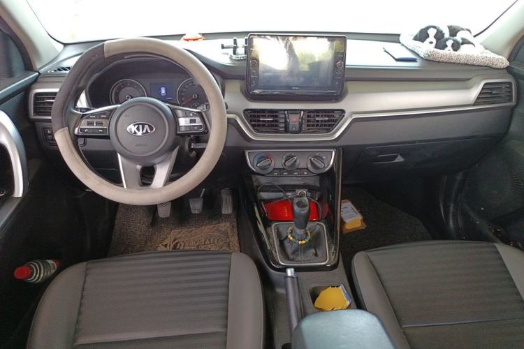 Used Kia Sportage R 2018 2.0L Manual Fashion Edition China V Standard Center Console