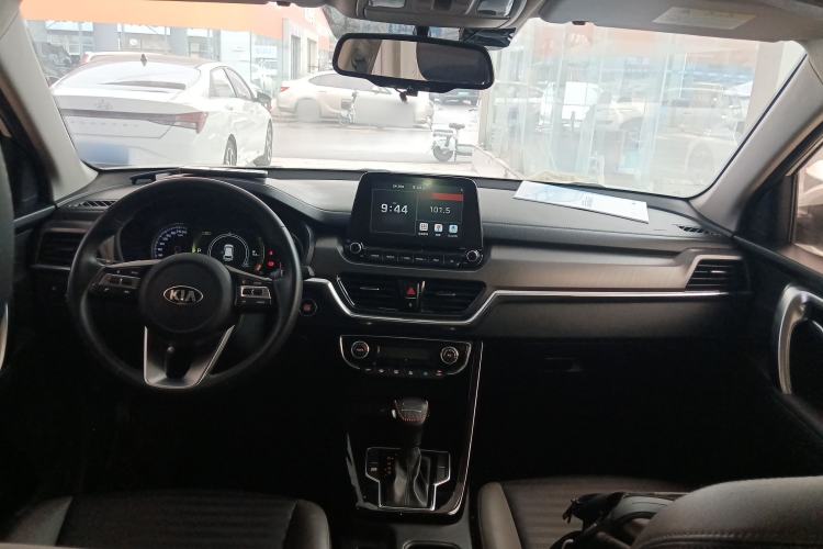 Used Kia Sportage R 2018 2.0L Automatic Smart Luxury Version China V Standard Center Console
