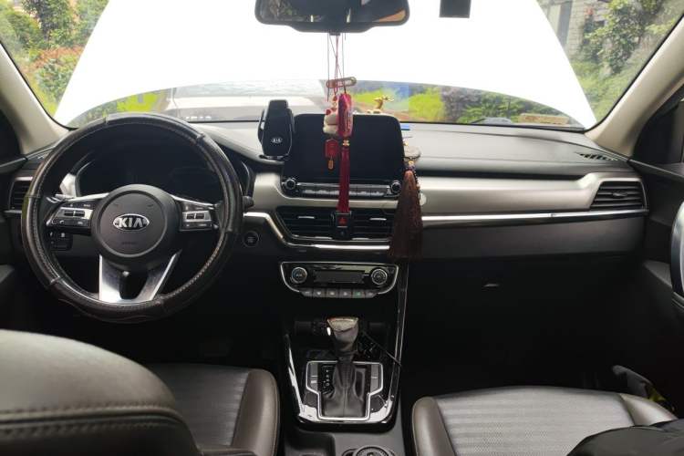 Used Kia Sportage R 2018 2.0L Automatic Smart Luxury Version China V Standard Center Console