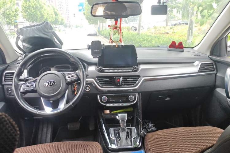 Used Kia Sportage R 2018 2.0L Automatic Smart Luxury Version China V Standard Center Console