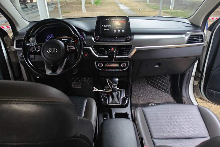 Used Kia Sportage R 2018 2.0L Automatic Smart Luxury Version China V Standard Center Console