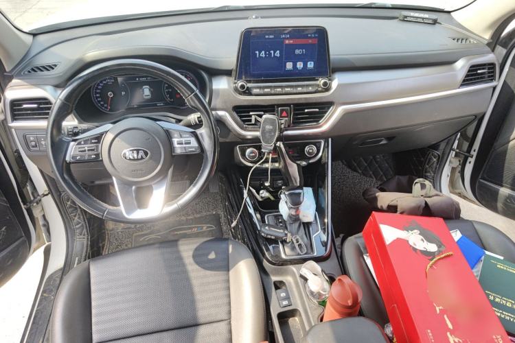 Used Kia Sportage R 2018 2.0L Automatic Smart Luxury Version China V Standard Center Console