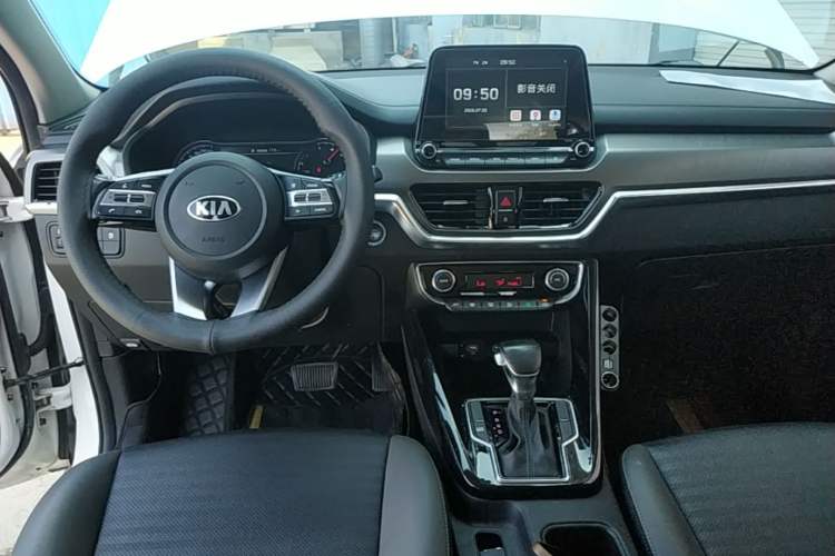 Used Kia Sportage R 2018 2.0L Automatic Smart Luxury Version China V Standard Center Console