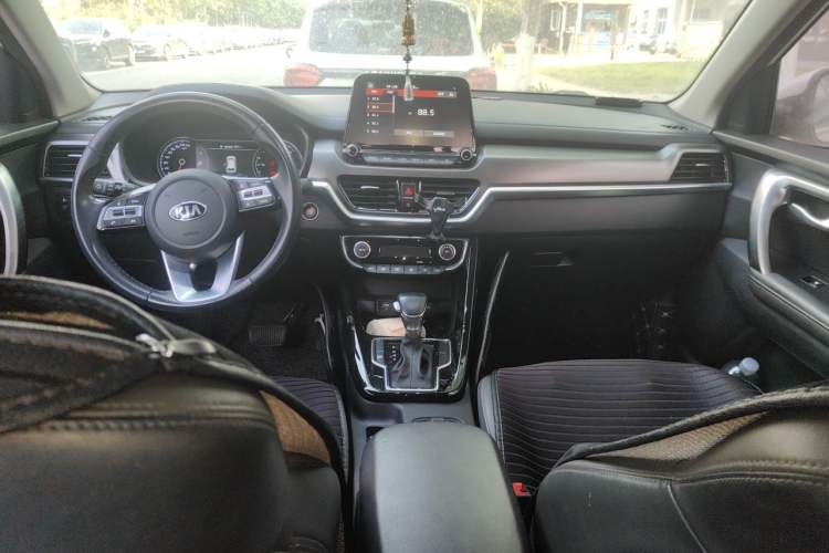 Used Kia Sportage R 2018 2.0L Automatic Smart Luxury Version China V Standard Center Console