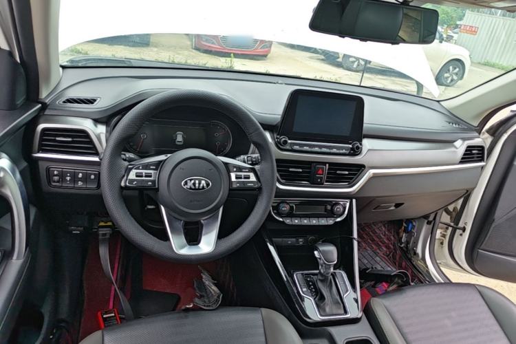 Used Kia Sportage R 2018 2.0L Automatic Smart Luxury Version China V Standard Center Console