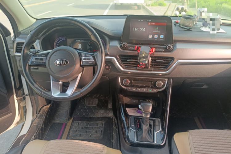 Used Kia Sportage R 2018 2.0L Automatic Smart Luxury Version China V Standard Center Console