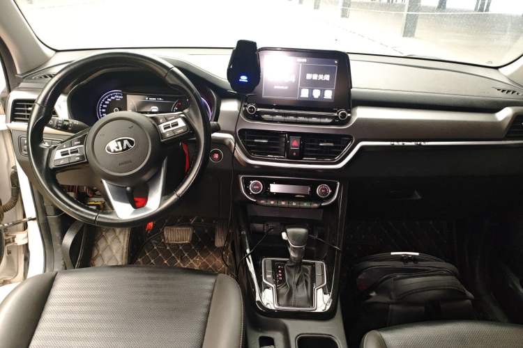 Used Kia Sportage R 2018 2.0L Automatic Smart Luxury Version China V Standard Center Console