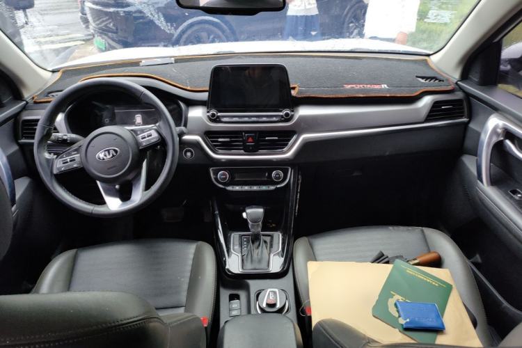 Used Kia Sportage R 2018 2.0L Automatic Smart Luxury Version China V Standard Center Console