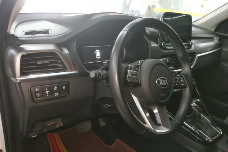 Used Kia Sportage R 2018 2.0L Automatic Smart Luxury Version China V Standard Center Console