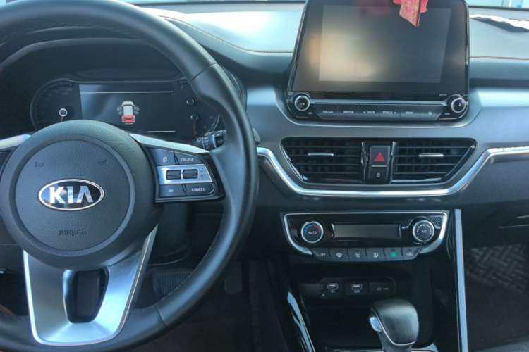 Used Kia Sportage R 2018 2.0L Automatic Smart Luxury Version China V Standard Center Console