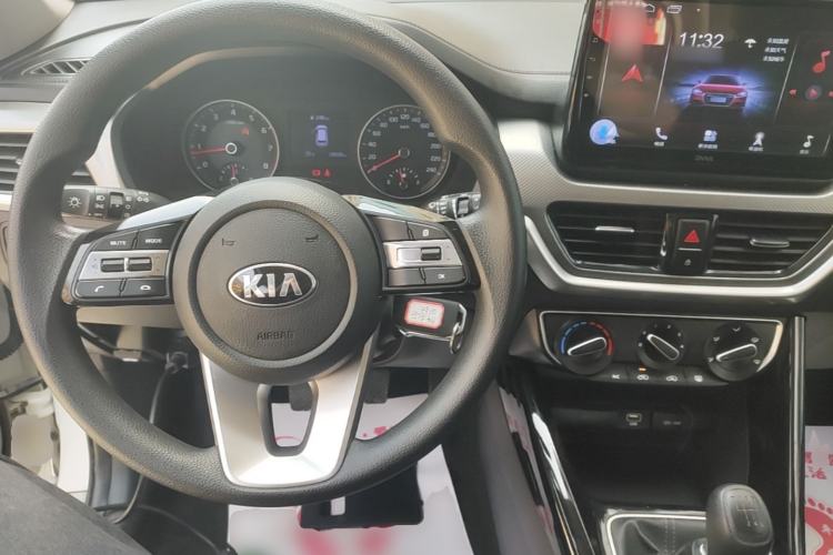 Used Kia Sportage R 2018 2.0L Manual Fashion Edition China V Standard Center Console