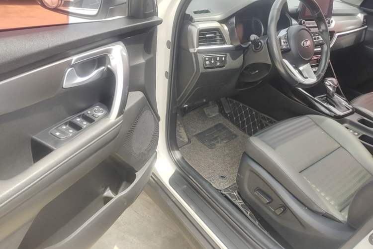 Used Kia Sportage R 2018 2.0L Automatic Smart Luxury Version China V Standard Driver Seat