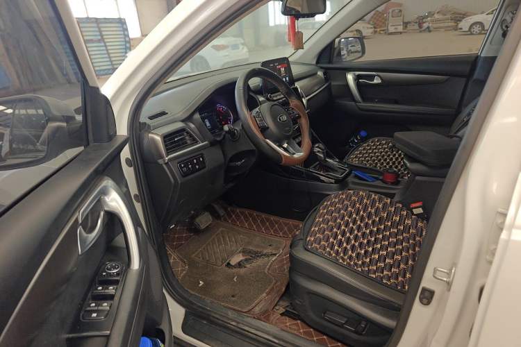 Used Kia Sportage R 2018 2.0L Automatic Smart Luxury Version China V Standard Driver Seat