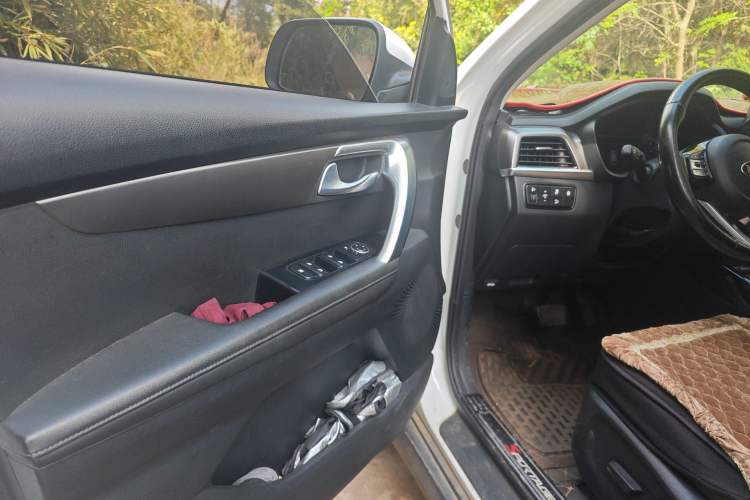 Used Kia Sportage R 2018 2.0L Automatic Smart Luxury Version China V Standard Driver Seat