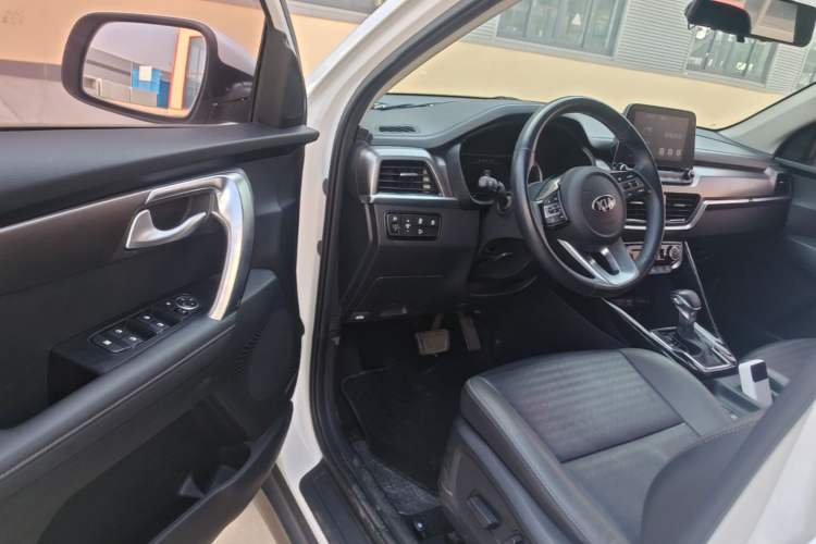 Used Kia Sportage R 2018 2.0L Automatic Smart Luxury Version China V Standard Driver Seat