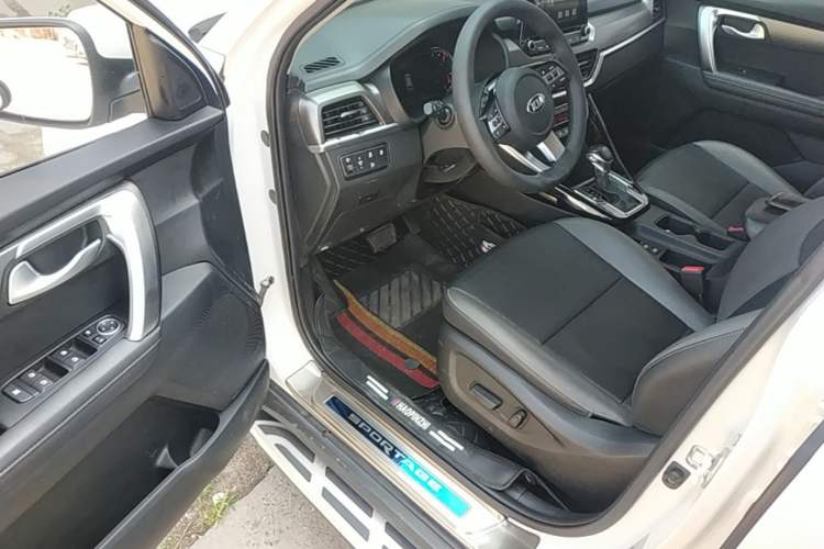Used Kia Sportage R 2018 2.0L Automatic Smart Luxury Version China V Standard Driver Seat