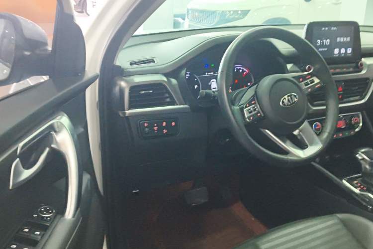 Used Kia Sportage R 2018 2.0L Automatic Smart Luxury Version China V Standard Driver Seat