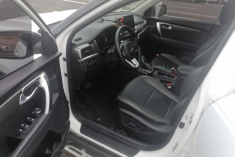 Used Kia Sportage R 2018 2.0L Automatic Smart Luxury Version China V Standard Driver Seat