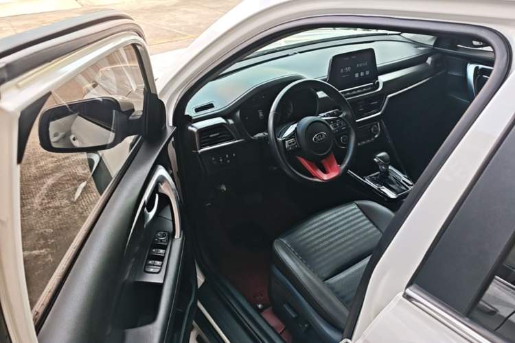 Used Kia Sportage R 2018 2.0L Automatic Smart Luxury Version China V Standard Driver Seat